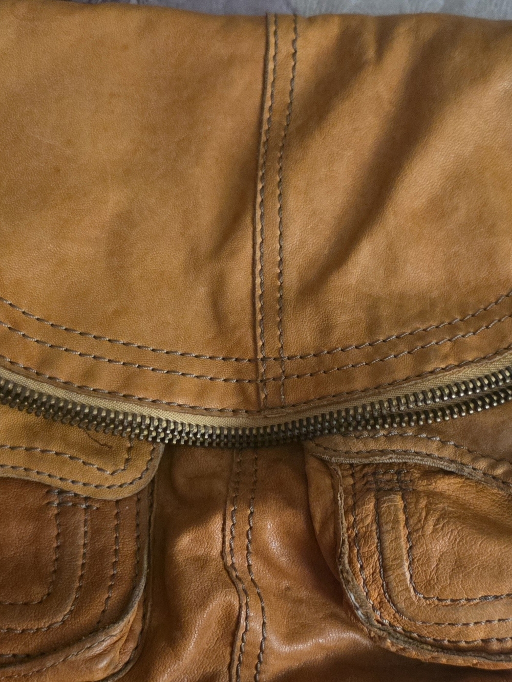LUCKY Hobo Real Leather Shoulder Bag in Tan - Picture 7 of 15